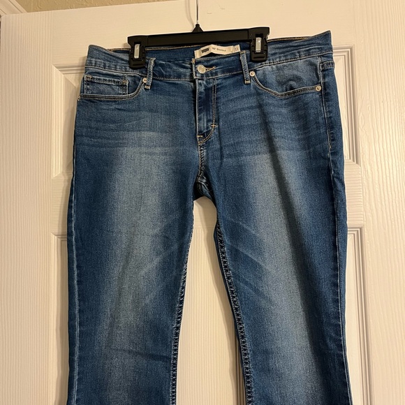 Women’s Levi’s 524 Bootcut Jeans (Size 11) - Picture 2 of 6